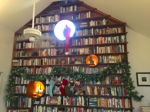 bookshelf Xmas decorations